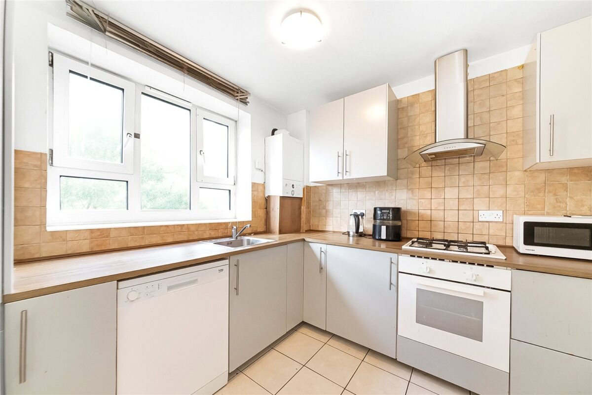thosah_tho250131_img_01.jpg London Road, Mitcham, CR4, photo 2