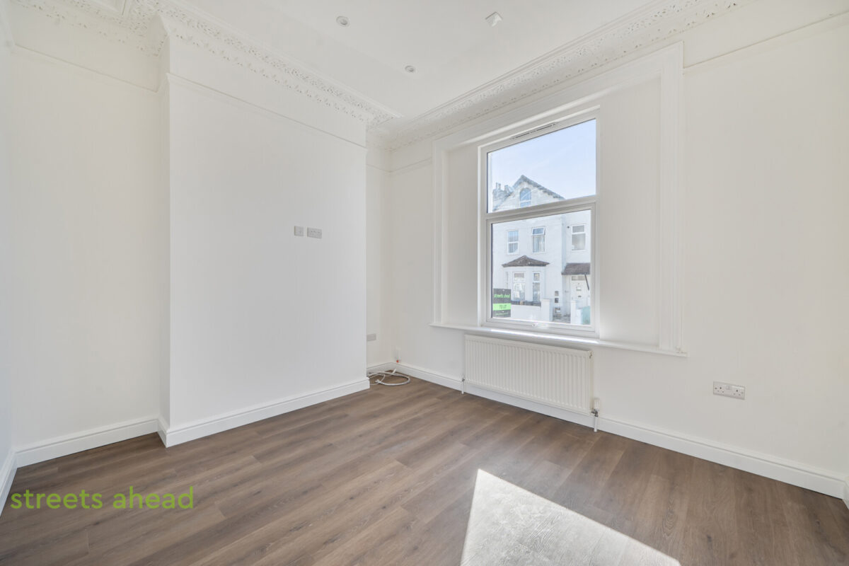 thosah_tho260177_img_15.jpg Fernham Road, Thornton Heath, CR7, photo 16