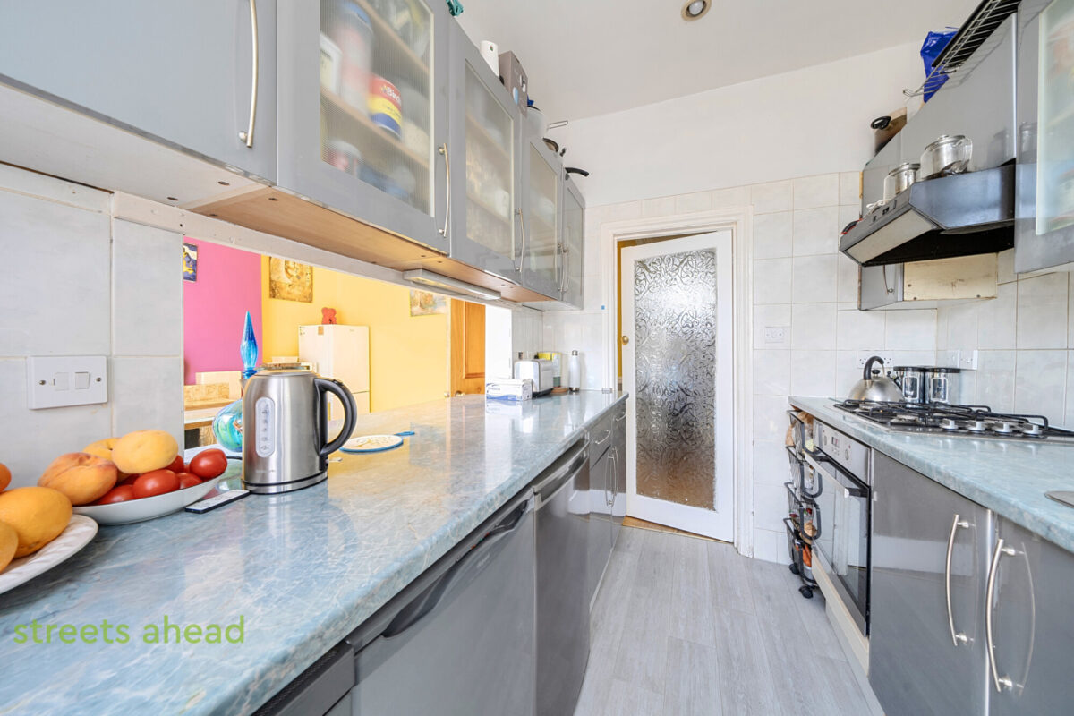 thosah_tho260189_img_04.jpg Nutfield Road, Thornton Heath, CR7, photo 5