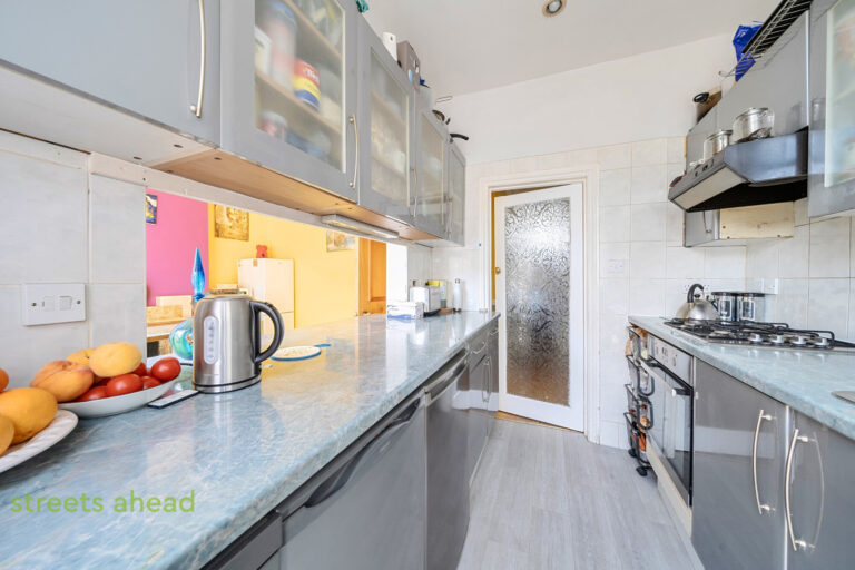 thosah_tho260189_img_04.jpg Nutfield Road, Thornton Heath, CR7, photo 5