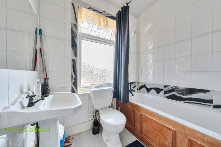 thosah_tho260189_img_15.jpg Nutfield Road, Thornton Heath, CR7, photo 16