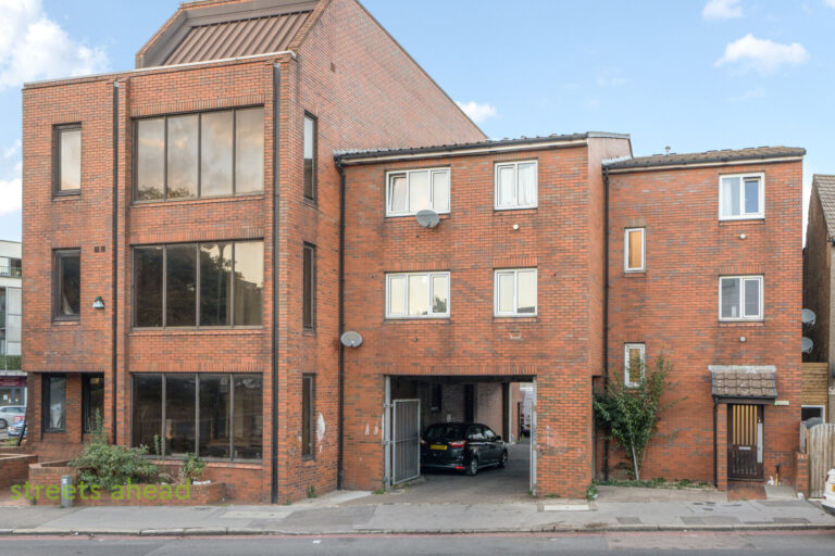 thosah_tho260204_img_00.jpg Canterbury Road, Croydon, photo 1