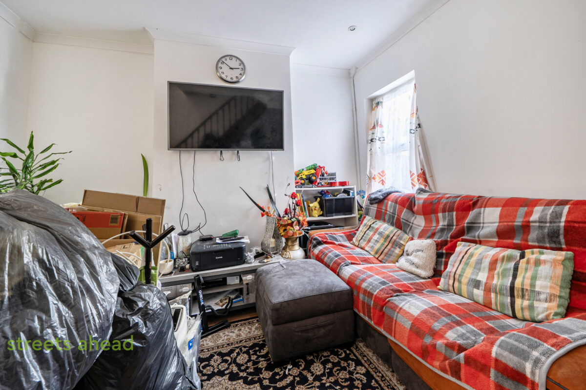 thosah_tho260214_img_02.jpg Frant Road, Thornton Heath, CR7, photo 3