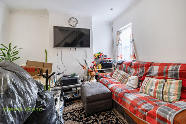 thosah_tho260214_img_02.jpg Frant Road, Thornton Heath, CR7, photo 3