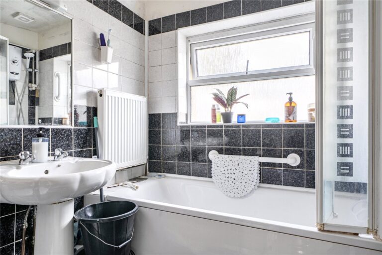 thosah_tho260214_img_03.jpg Frant Road, Thornton Heath, CR7, photo 4