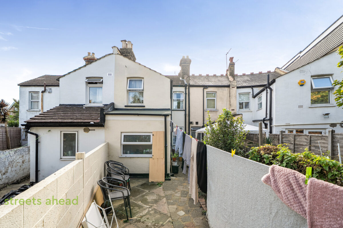 thosah_tho260214_img_12.jpg Frant Road, Thornton Heath, CR7, photo 13