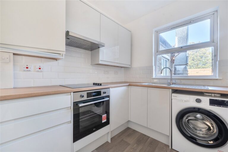 thosah_tho260231_l_img_00.jpg Woodville Road, Thornton Heath, photo 1