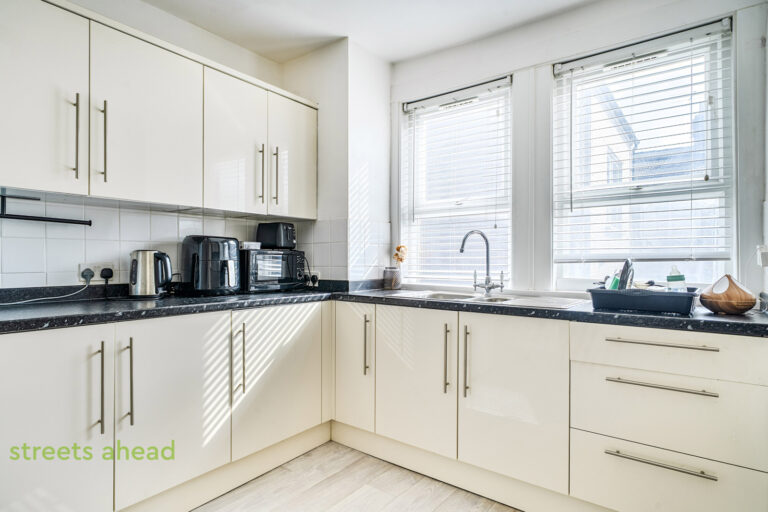 thosah_tho260239_img_02.jpg Hythe Road, Thornton Heath, CR7, photo 3