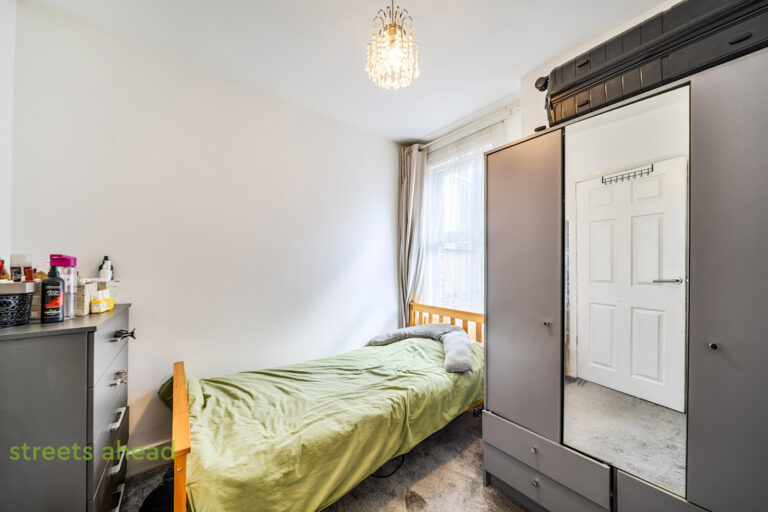 thosah_tho260239_img_05.jpg Hythe Road, Thornton Heath, CR7, photo 6