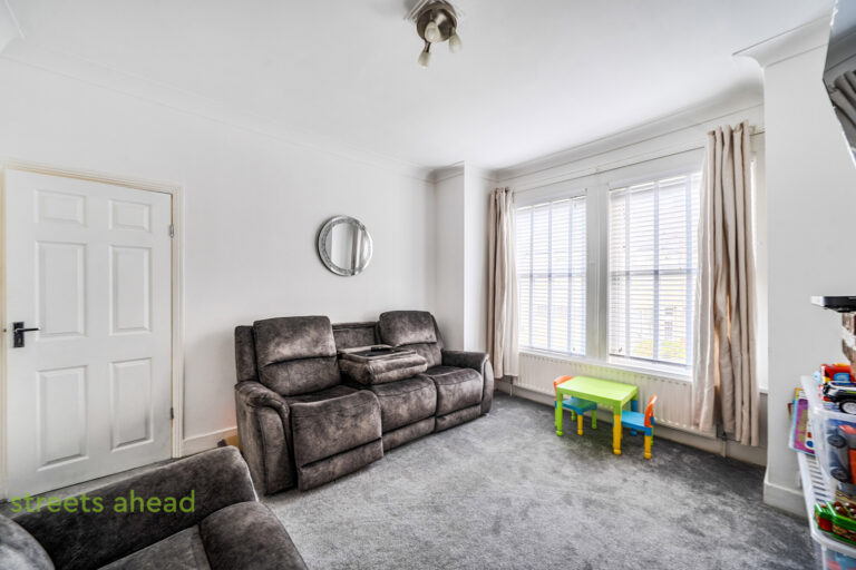 thosah_tho260239_img_09.jpg Hythe Road, Thornton Heath, CR7, photo 10