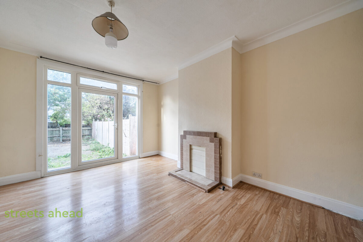 thosah_tho260245_img_08.jpg Redford Avenue, Thornton Heath, CR7, photo 9