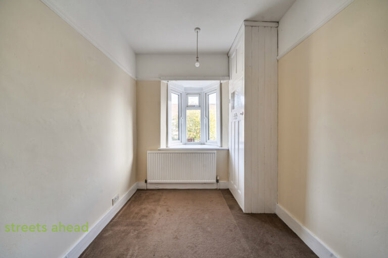 thosah_tho260245_img_13.jpg Redford Avenue, Thornton Heath, CR7, photo 14