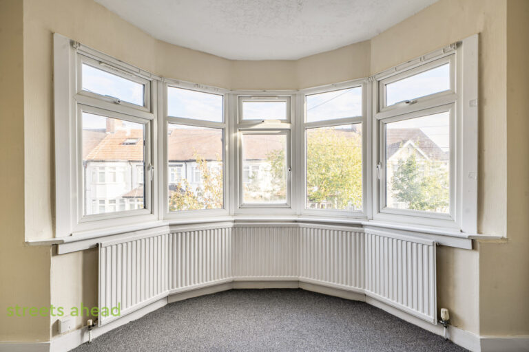 thosah_tho260245_img_15.jpg Redford Avenue, Thornton Heath, CR7, photo 16